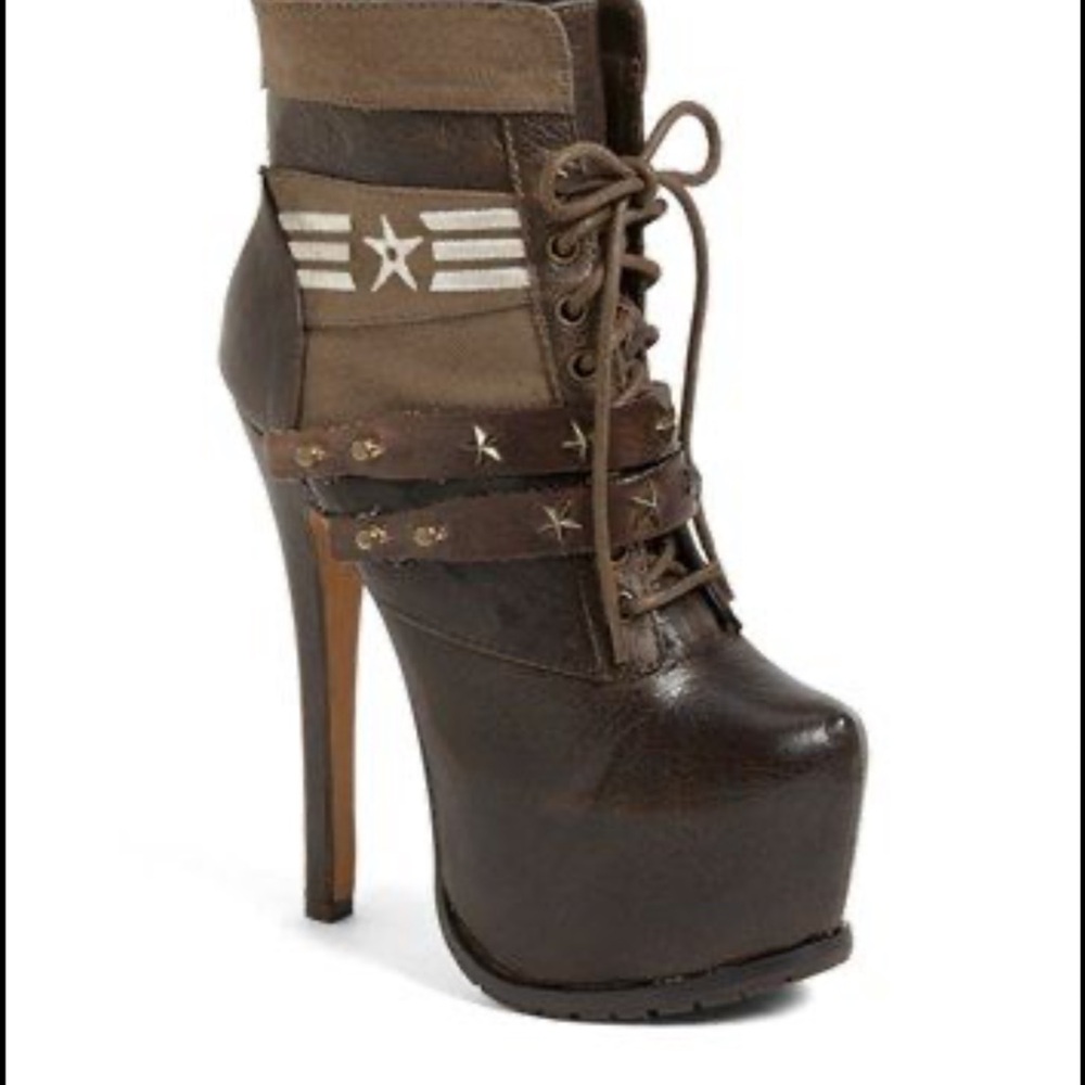 ISO Zigi girl skybox platforms 6.5 or 7 please message me